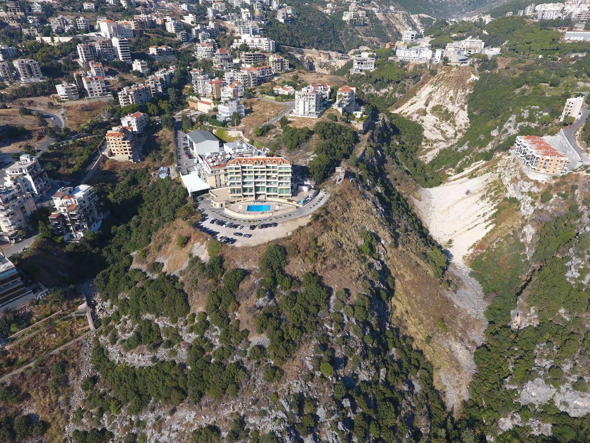 Adma Blue Screen Jounieh Exteriör bild