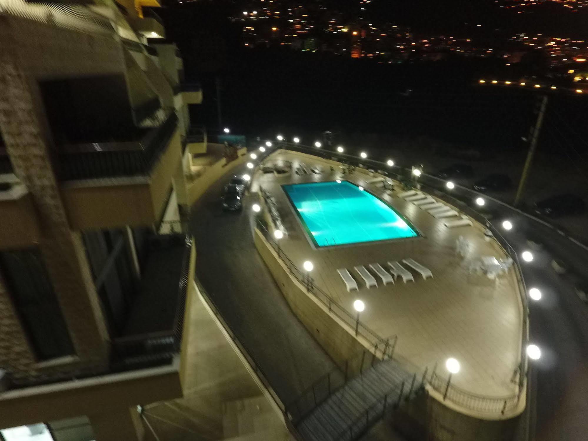 Adma Blue Screen Jounieh Exteriör bild