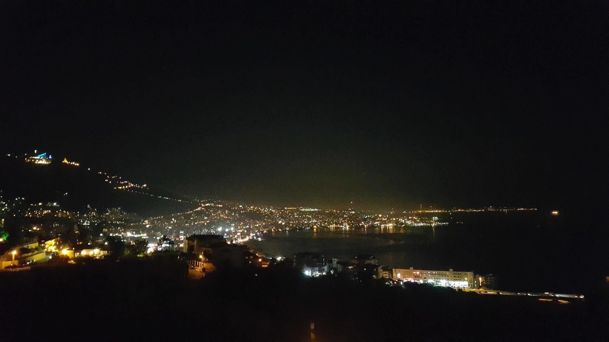Adma Blue Screen Jounieh Exteriör bild