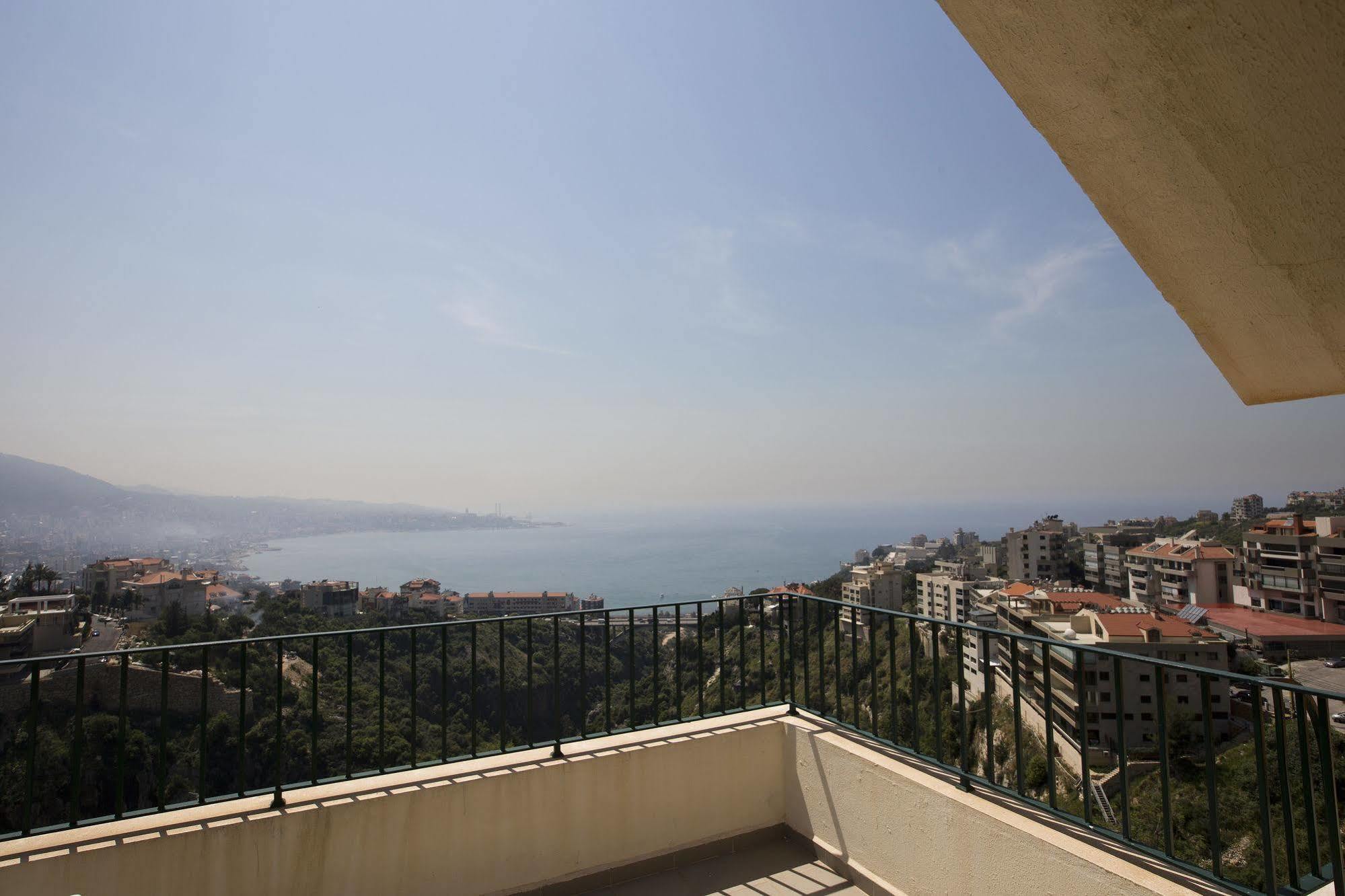 Adma Blue Screen Jounieh Exteriör bild