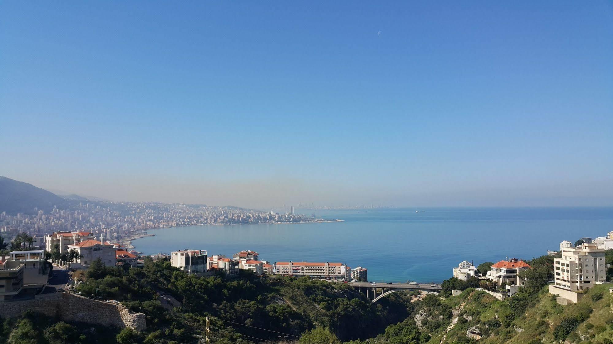 Adma Blue Screen Jounieh Exteriör bild